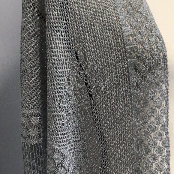 Amazing Delicate Gray Triangular Party Wrap - Picture 12 of 12